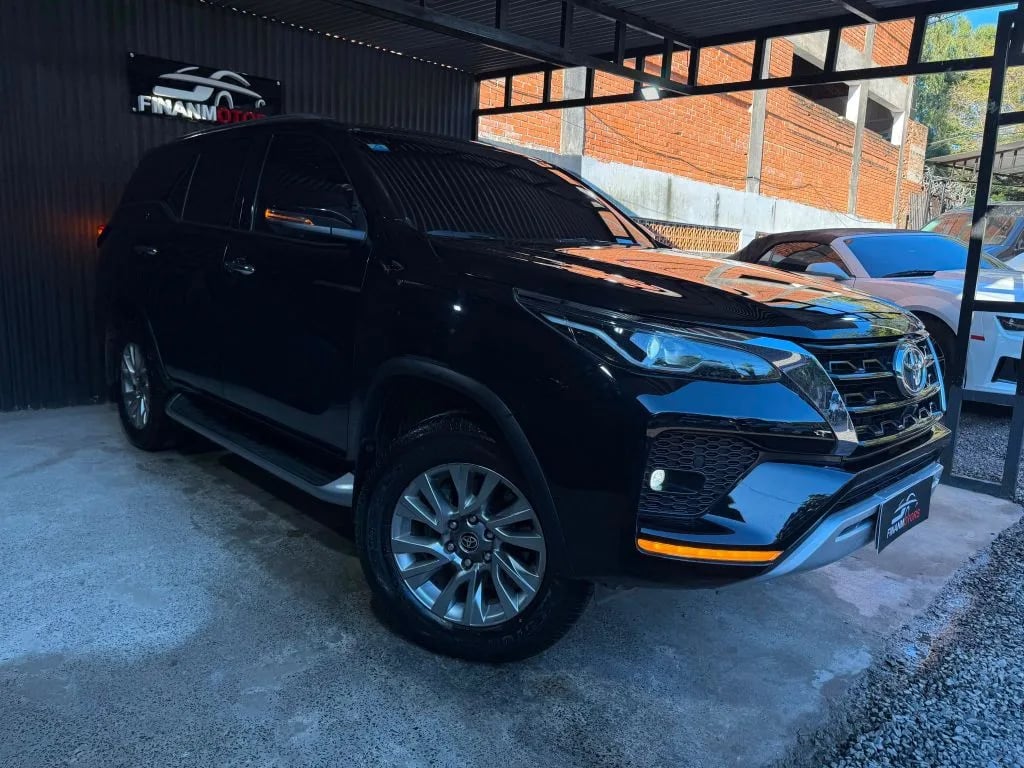 Toyota Fortuner — foto 3