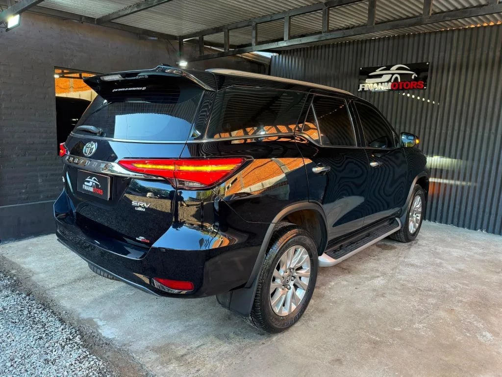 Toyota Fortuner — foto 4