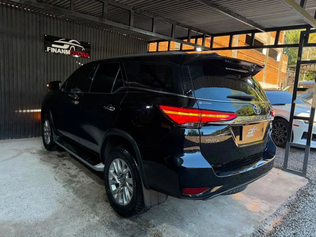 Toyota Fortuner — foto 6