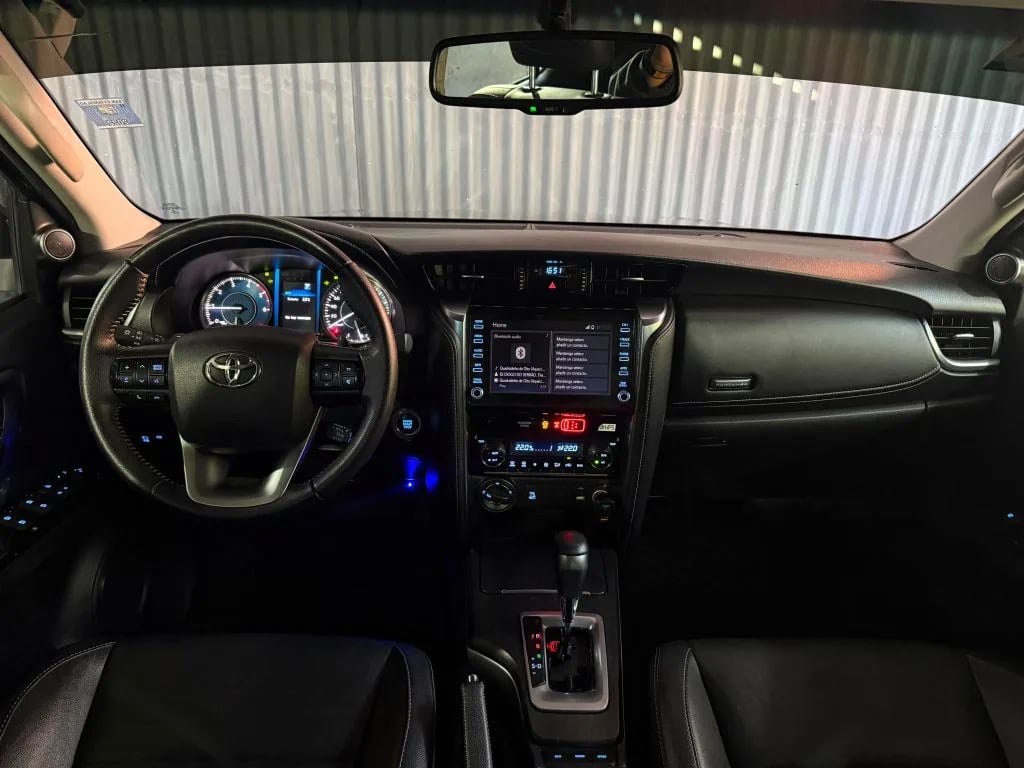 Toyota Fortuner — foto 8