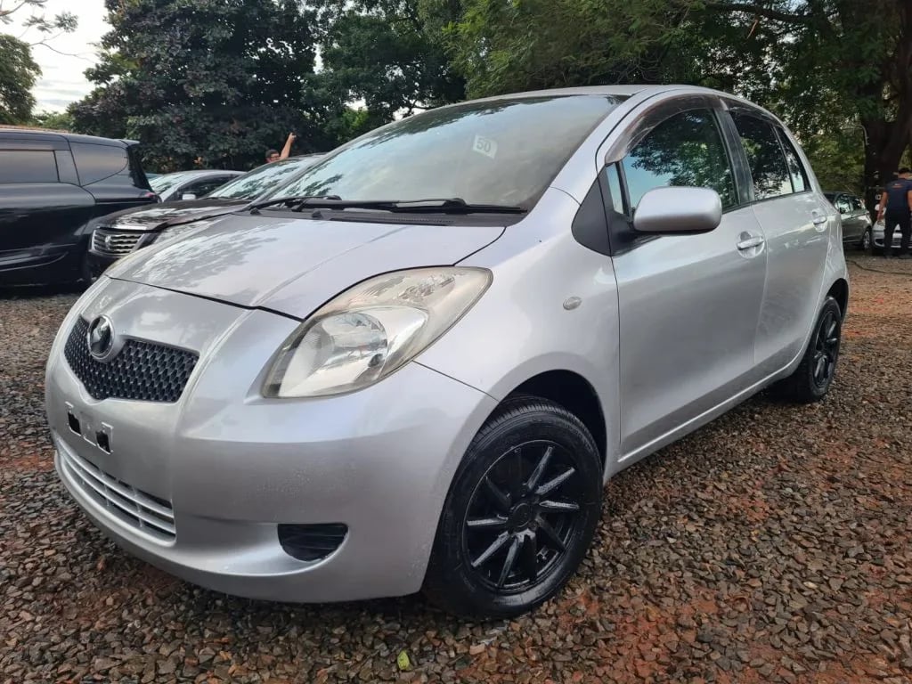 Toyota Vitz — foto 1