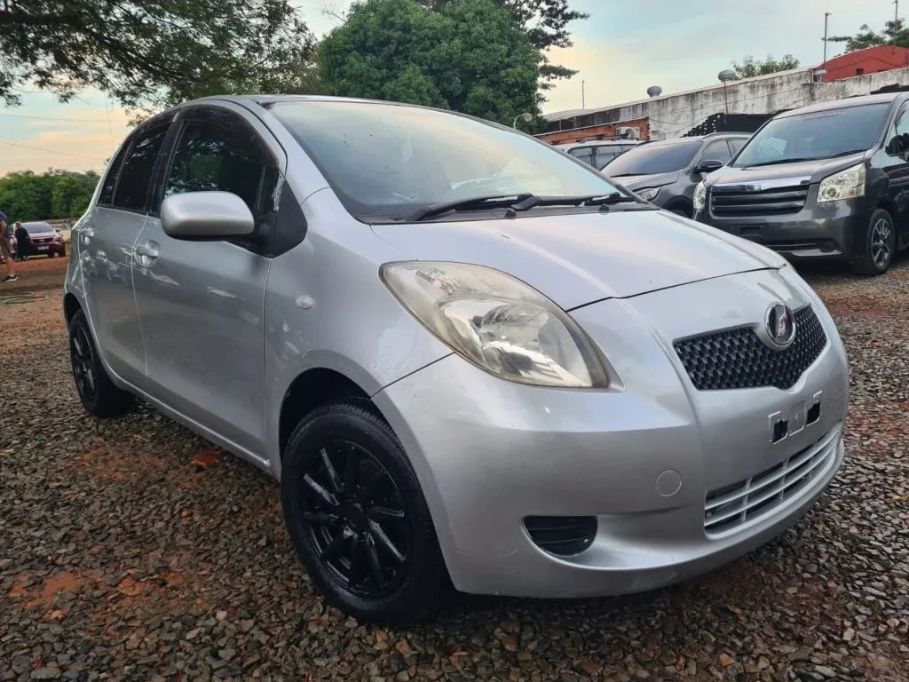 Toyota Vitz — foto 2