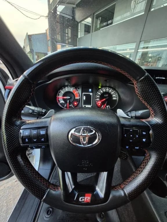 Toyota Hilux — foto 5