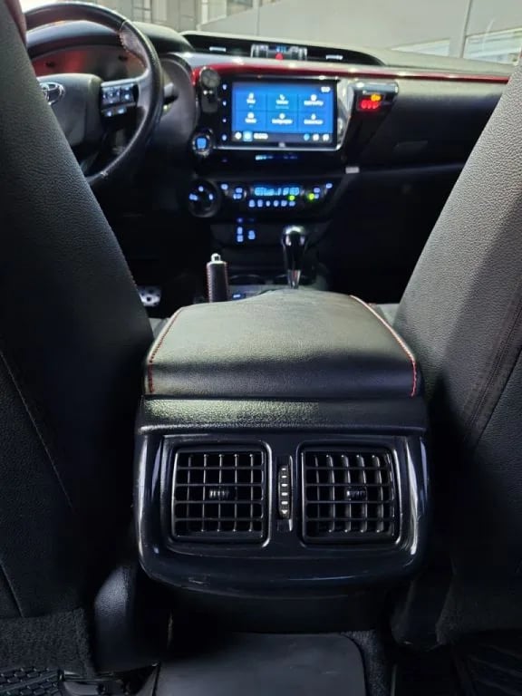 Toyota Hilux — foto 7
