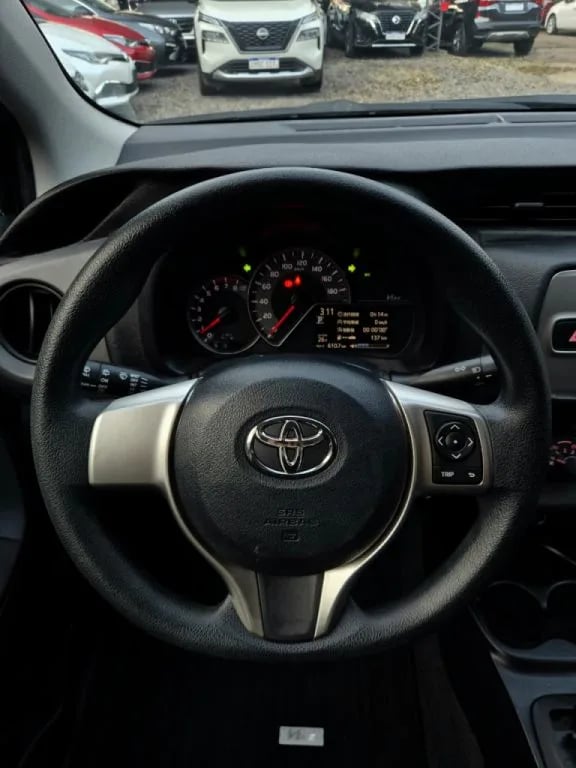 Toyota Vitz — foto 3