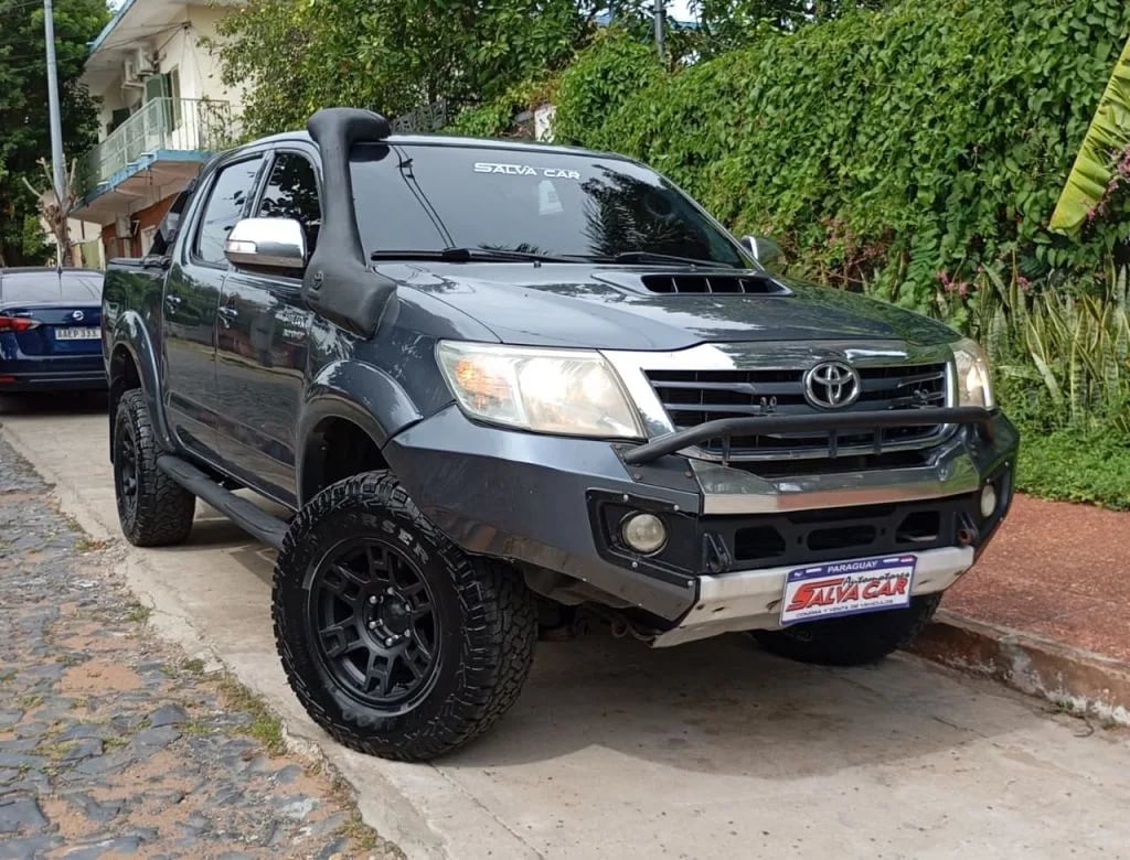 Toyota Hilux — foto 2