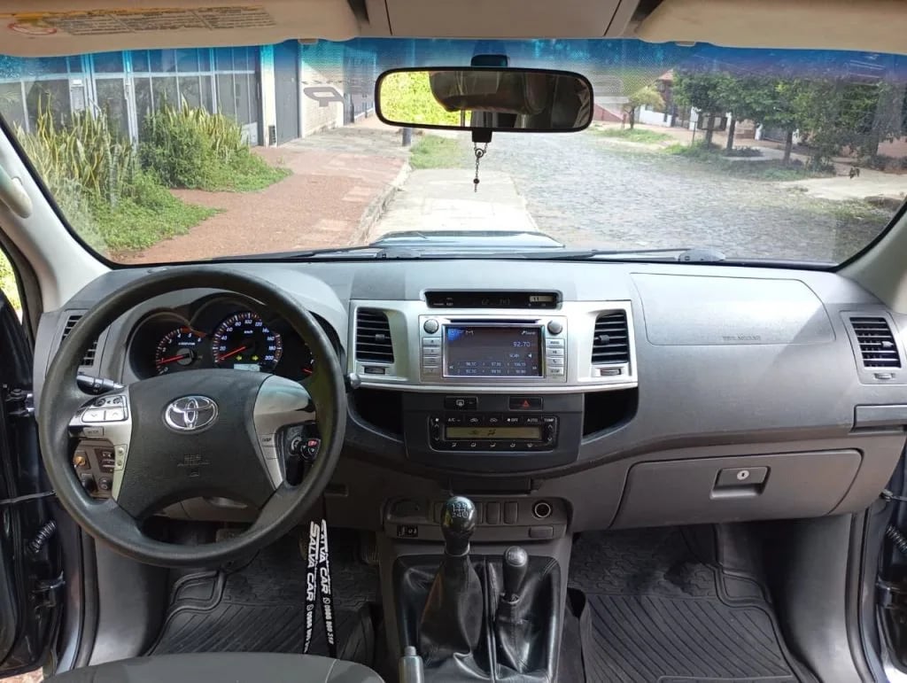 Toyota Hilux — foto 8