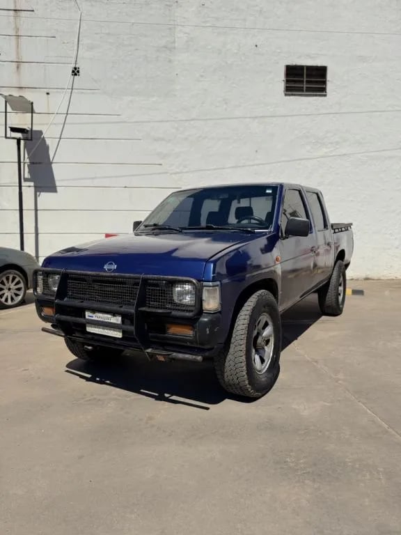 Nissan Pick Up — foto 1