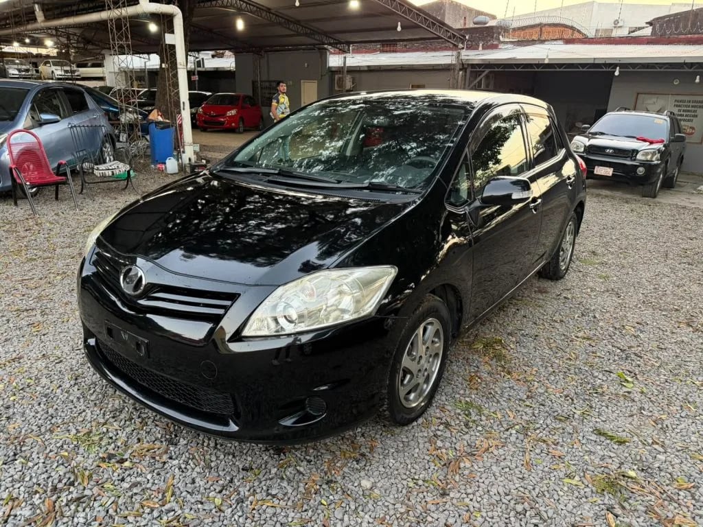 Toyota Auris — foto 1