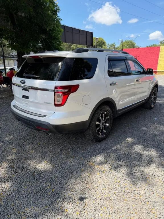 Ford Explorer — foto 5