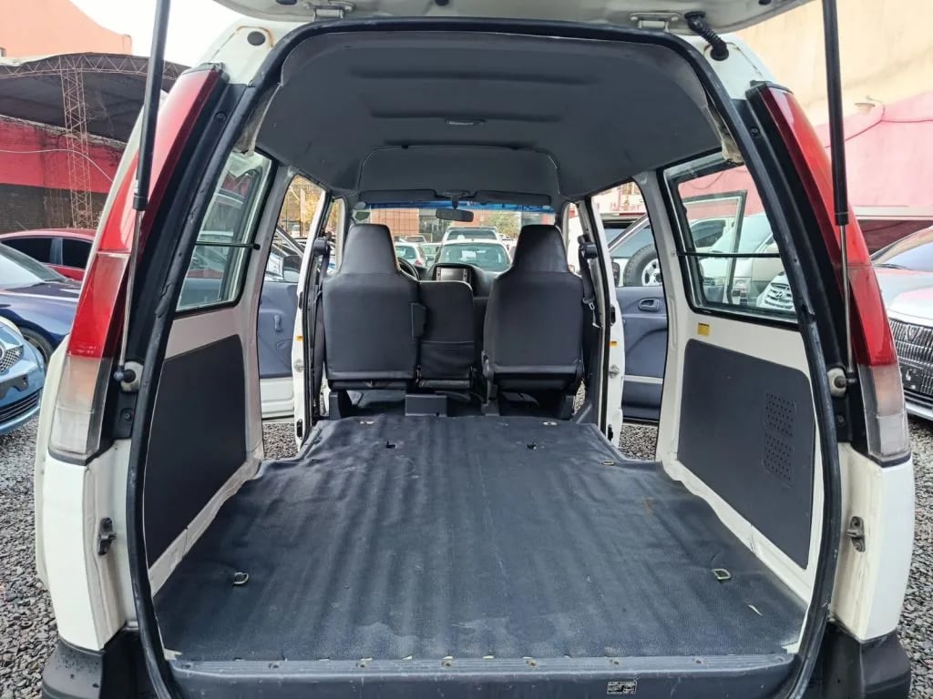 Toyota Noah — foto 2