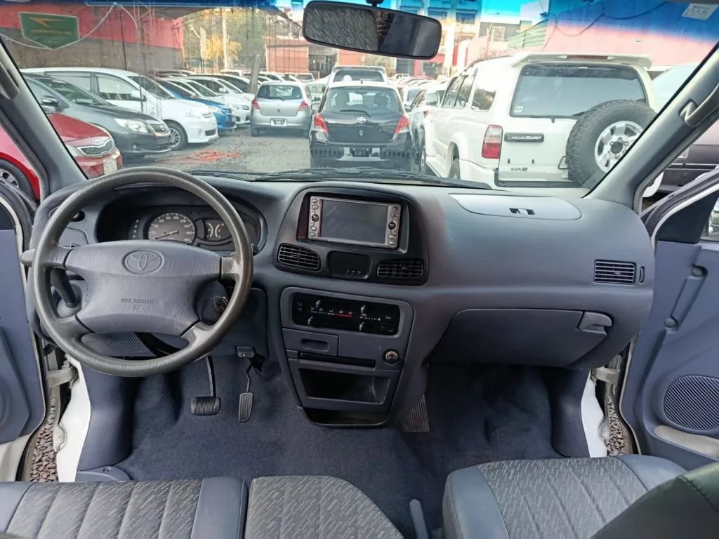 Toyota Noah — foto 6
