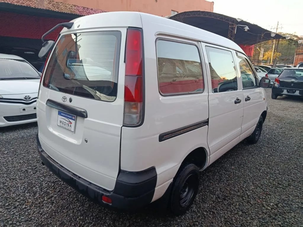 Toyota Noah — foto 8