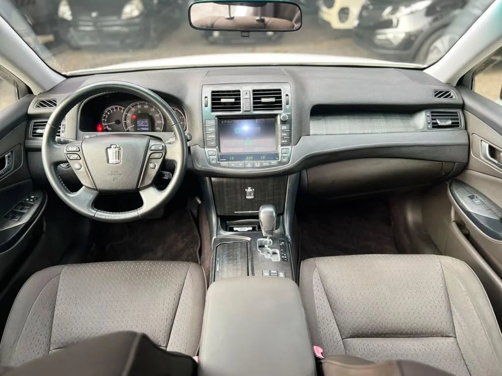Toyota Crown — foto 4