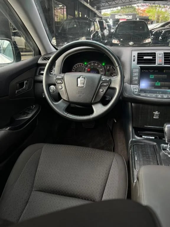 Toyota Crown — foto 9