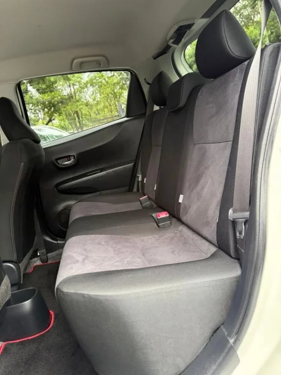 Toyota Vitz — foto 2