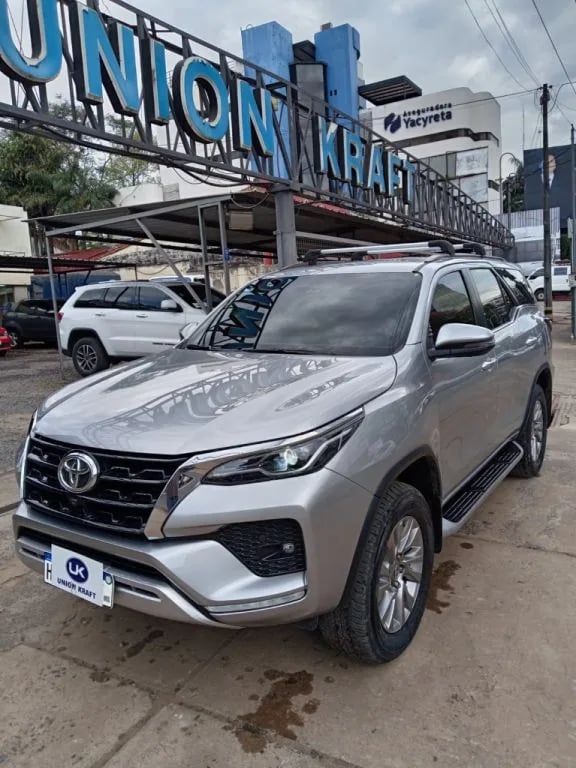 Toyota Fortuner — foto 1