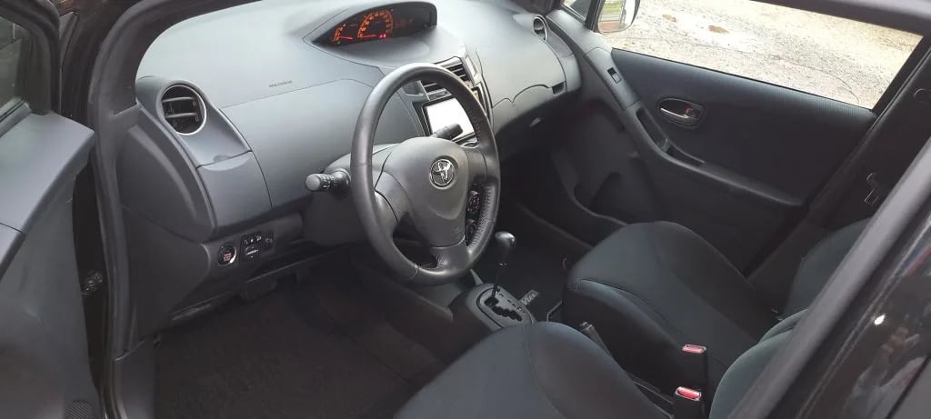 Toyota Vitz — foto 3