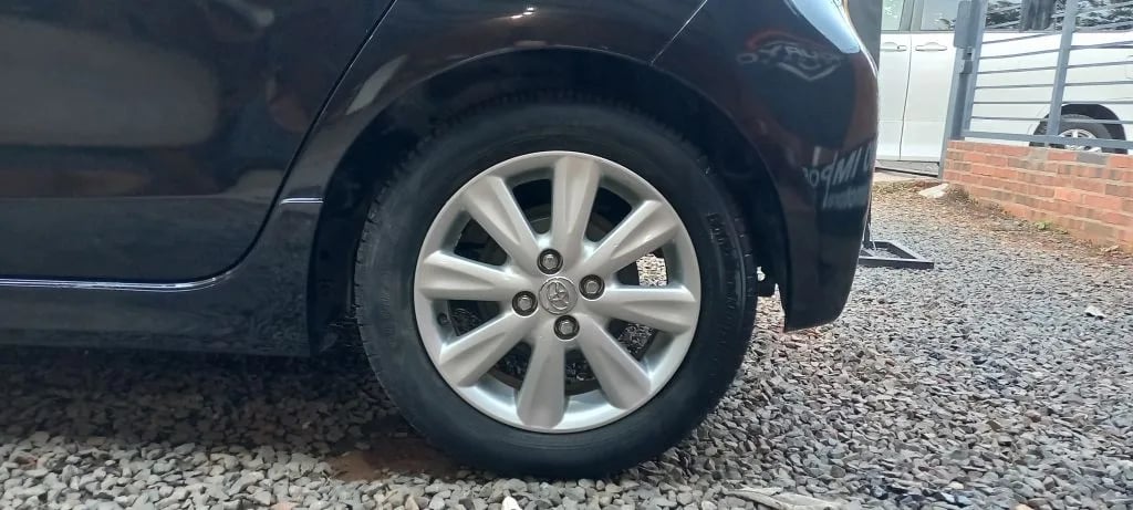 Toyota Vitz — foto 4