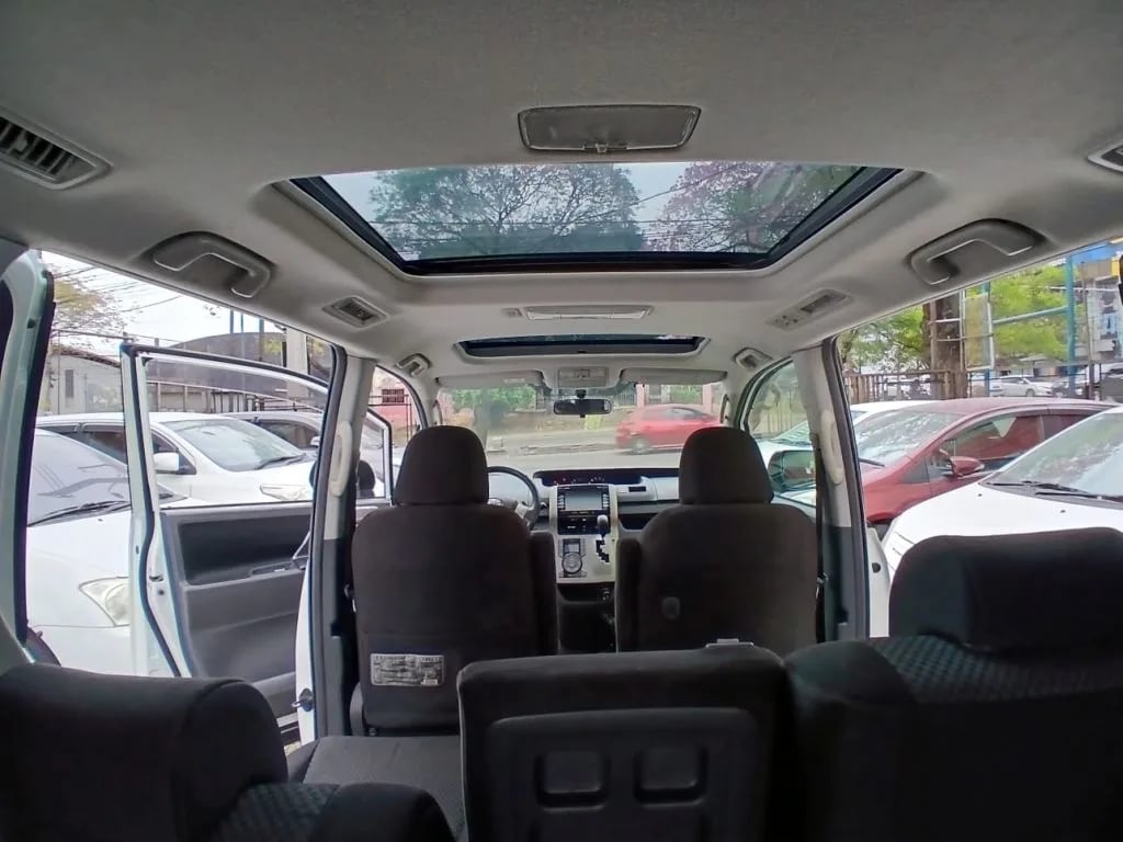 Toyota Noah — foto 6