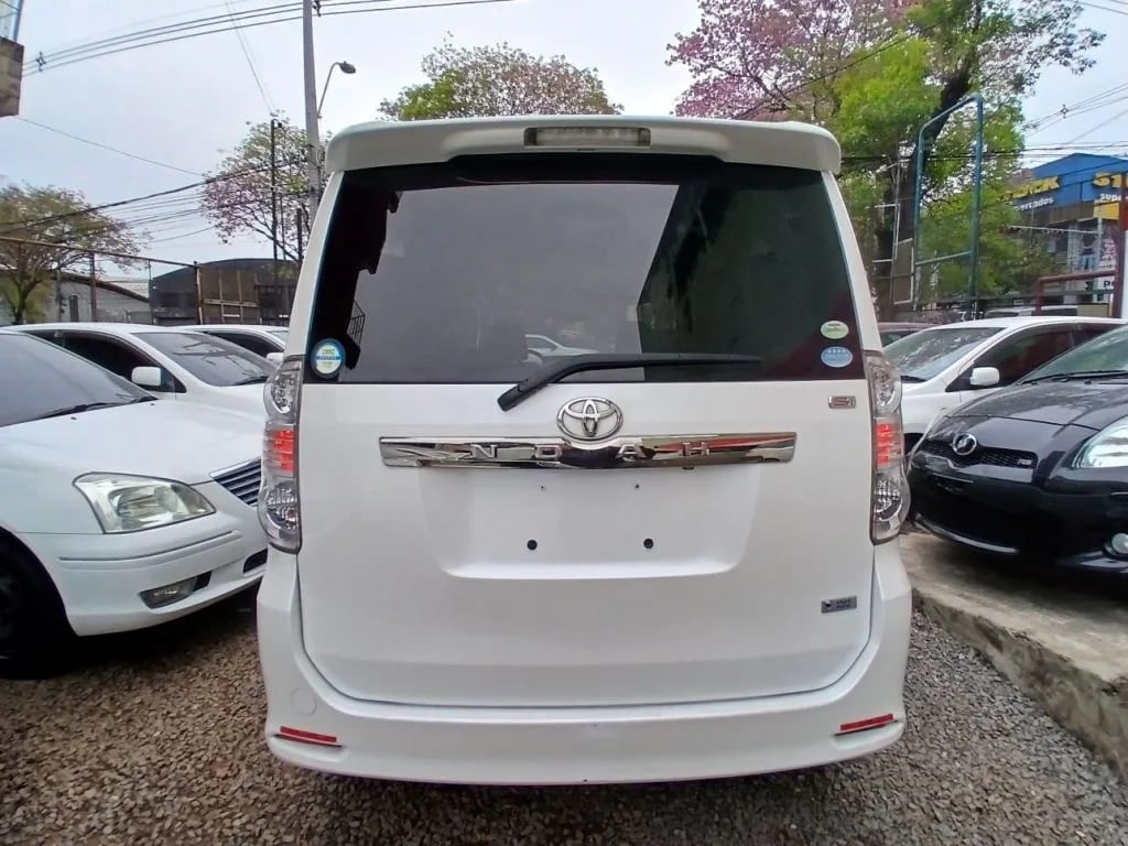 Toyota Noah — foto 7