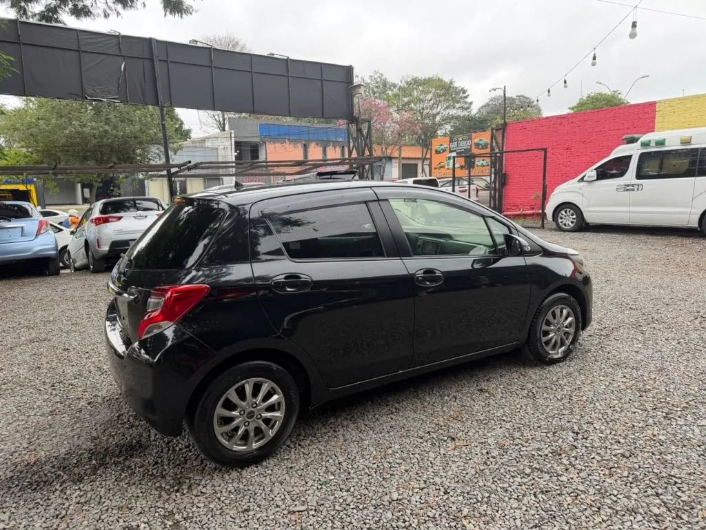 Toyota Vitz — foto 3