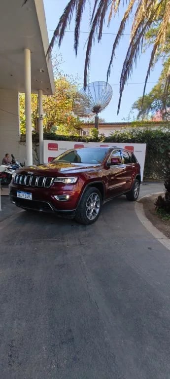 Jeep Grand Cherokee — foto 4