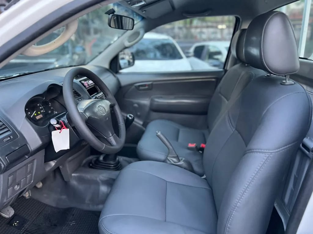 Toyota Hilux — foto 2
