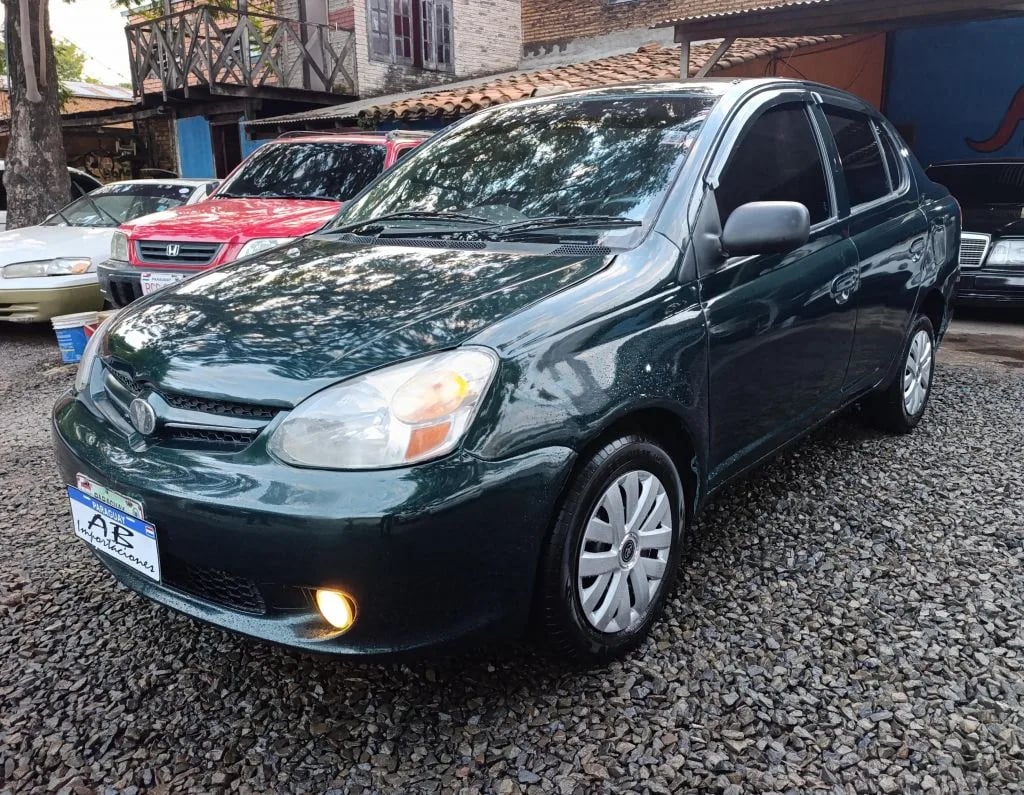 Toyota Platz — foto 2