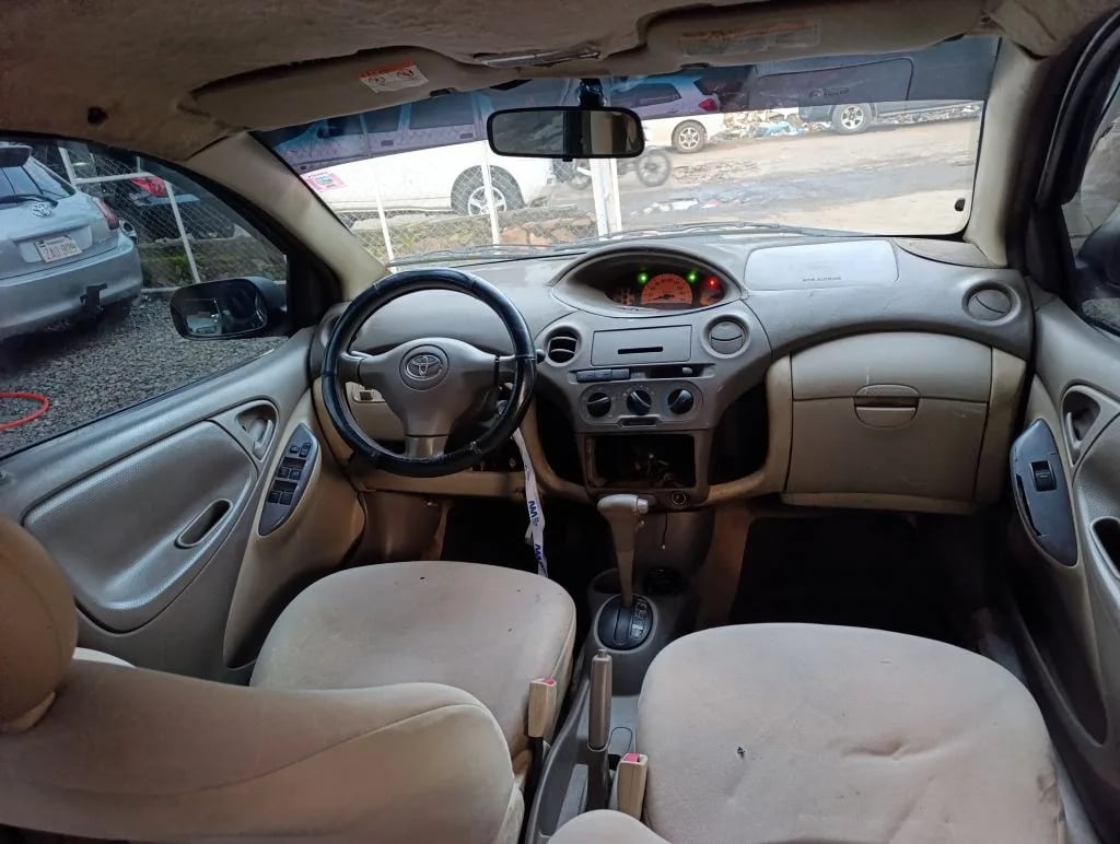 Toyota Platz — foto 7