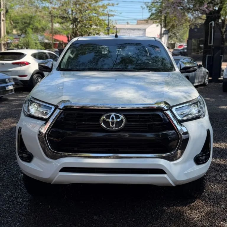 Toyota Hilux — foto 2