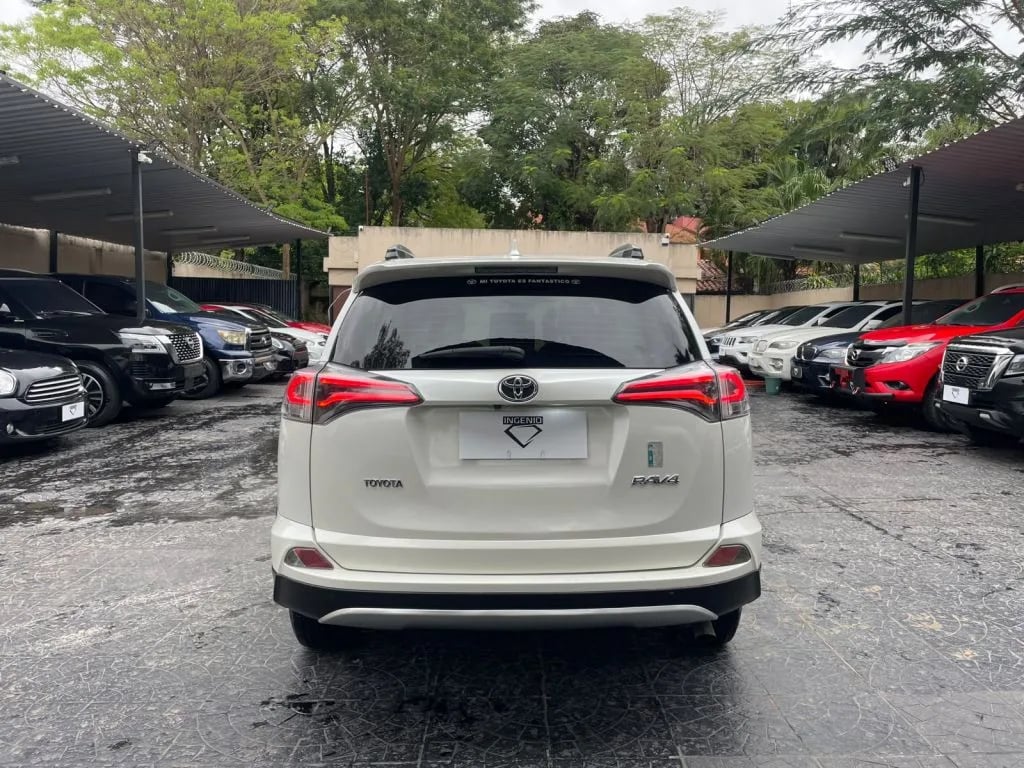 Toyota RAV4 — foto 5