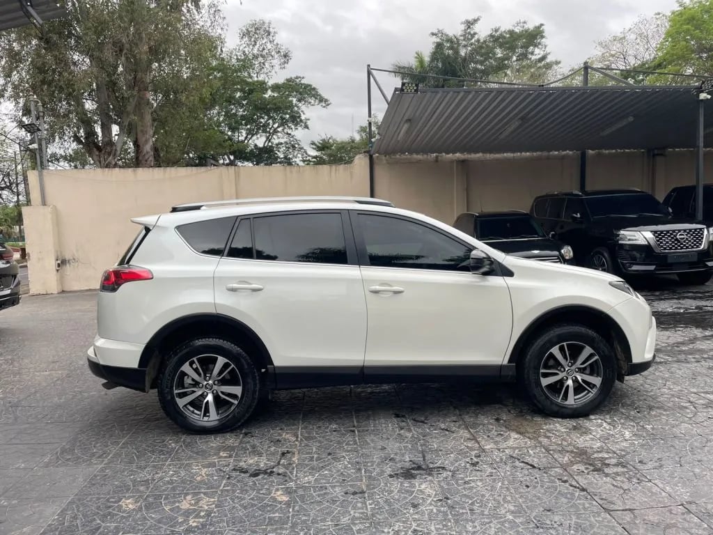 Toyota RAV4 — foto 6