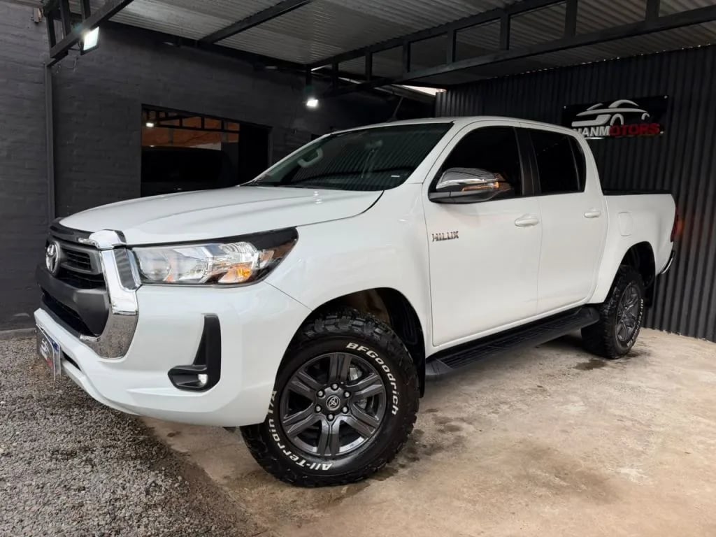 Toyota Hilux — foto 2