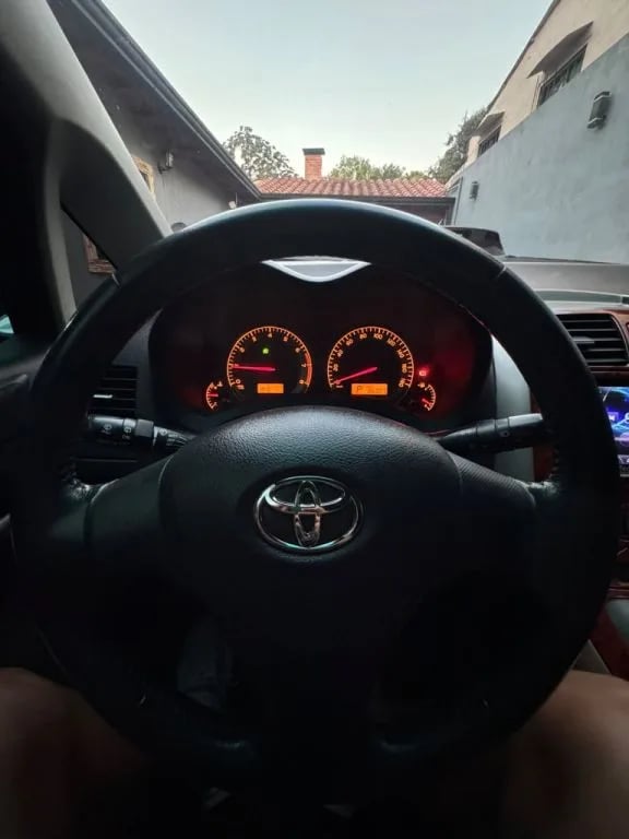 Toyota Auris — foto 4