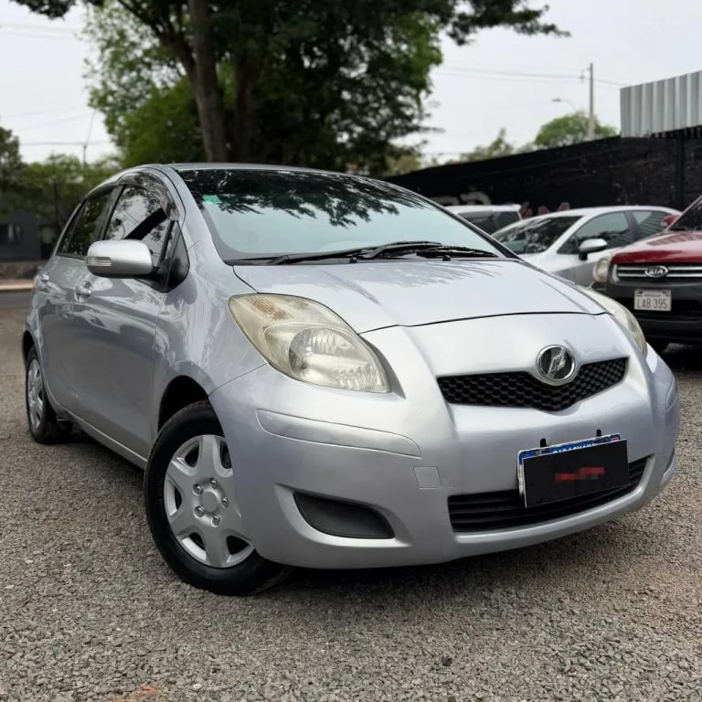 Toyota Vitz — foto 1
