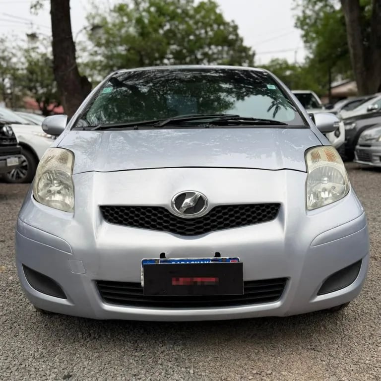 Toyota Vitz — foto 2