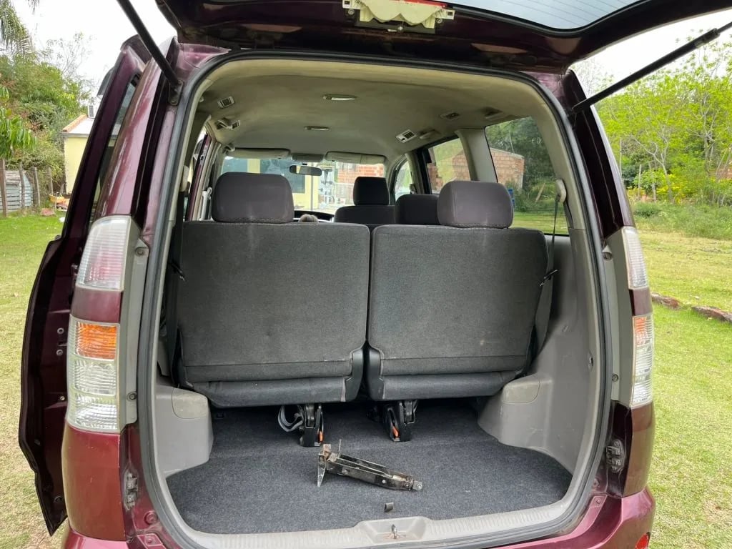 Toyota Voxy — foto 7