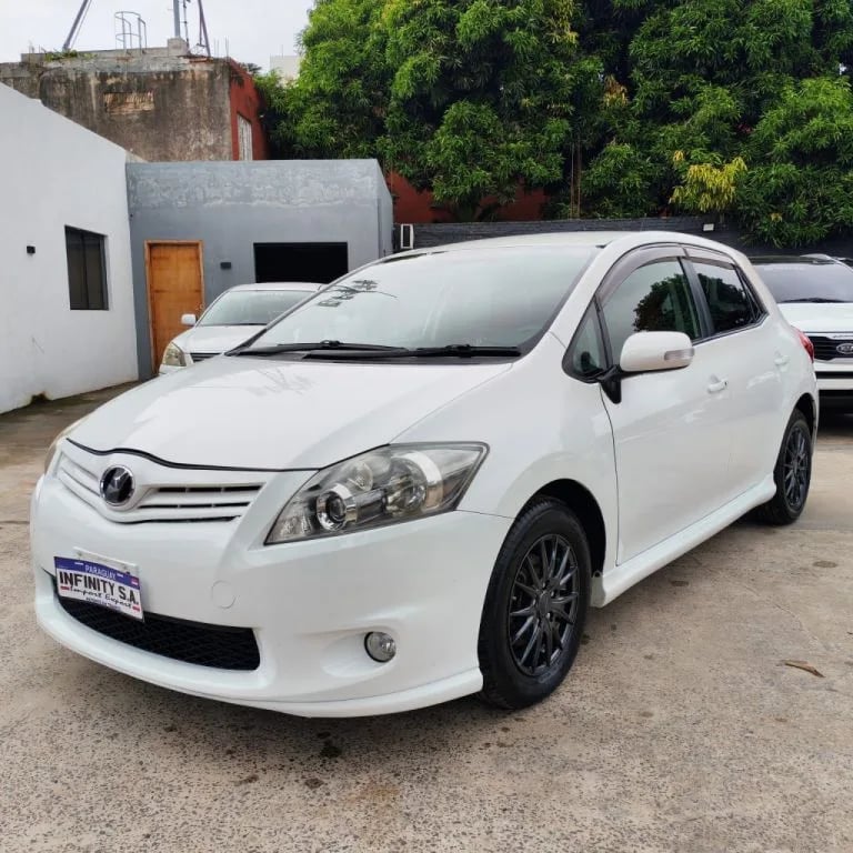 Toyota Auris — foto 2