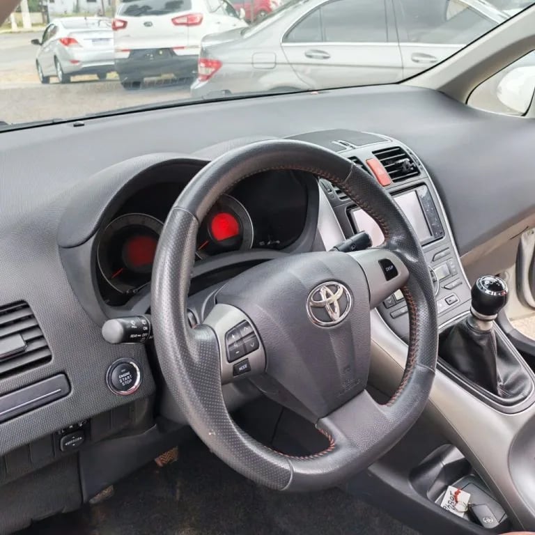 Toyota Auris — foto 8