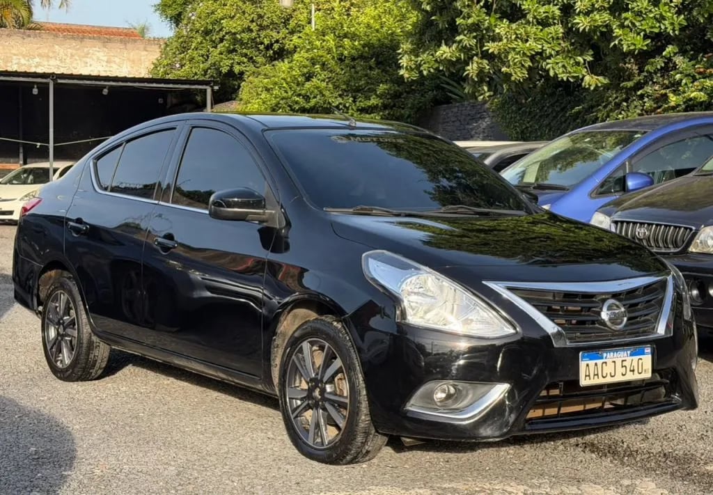 Nissan Versa — foto 2