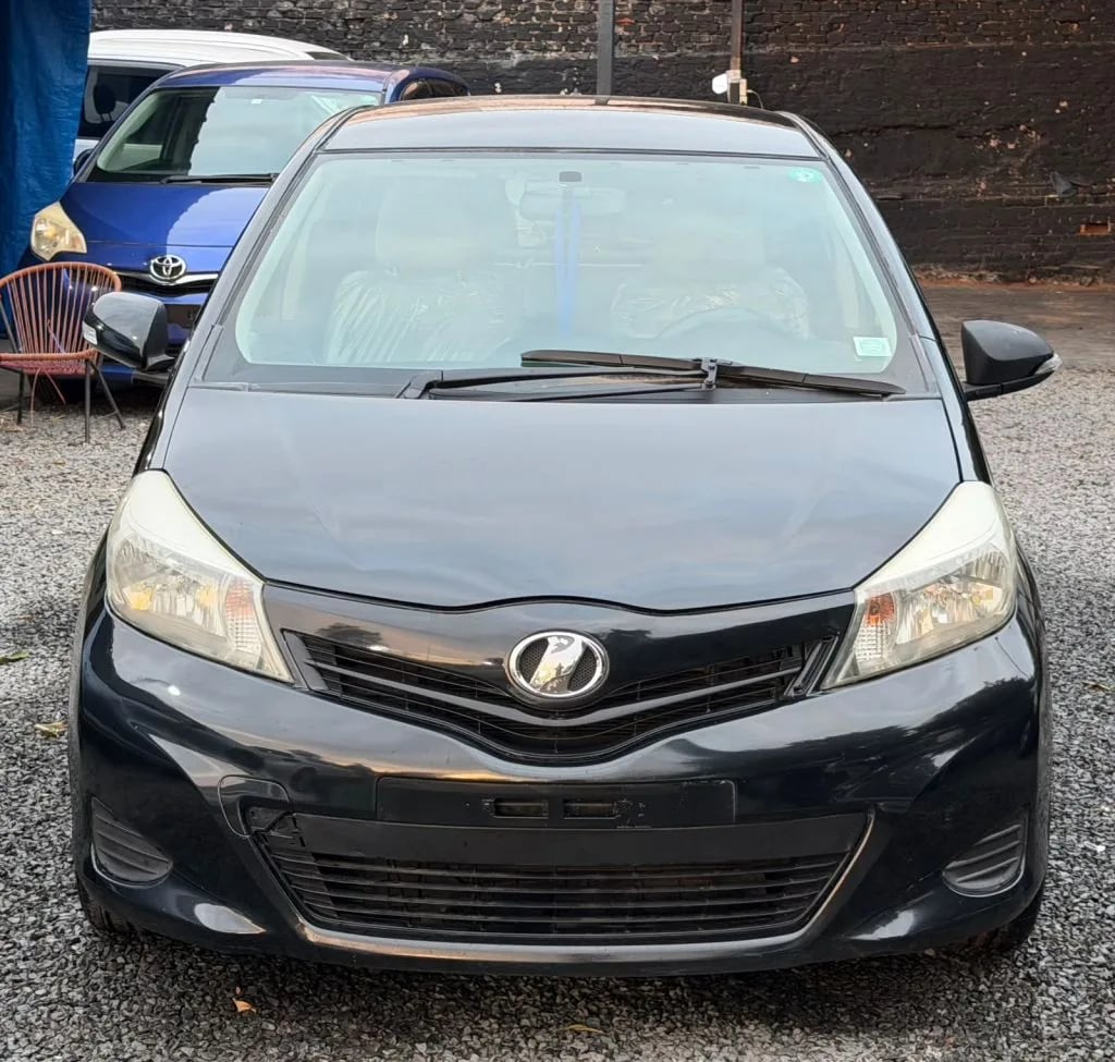 Toyota Vitz — foto 2