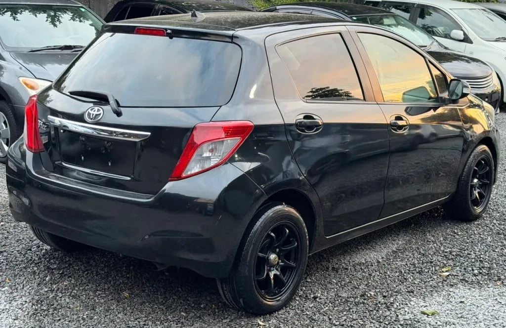 Toyota Vitz — foto 4