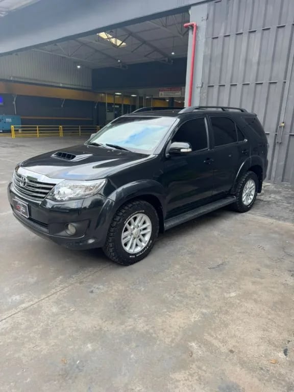 Toyota Fortuner — foto 1