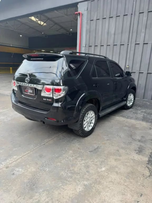 Toyota Fortuner — foto 3