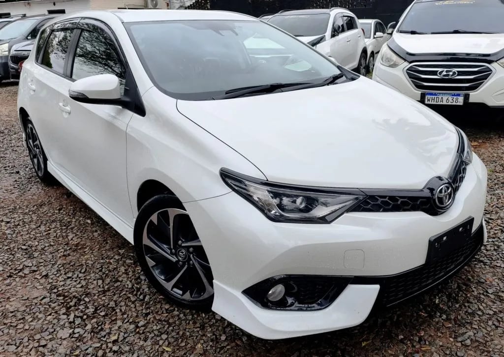 Toyota Auris — foto 2