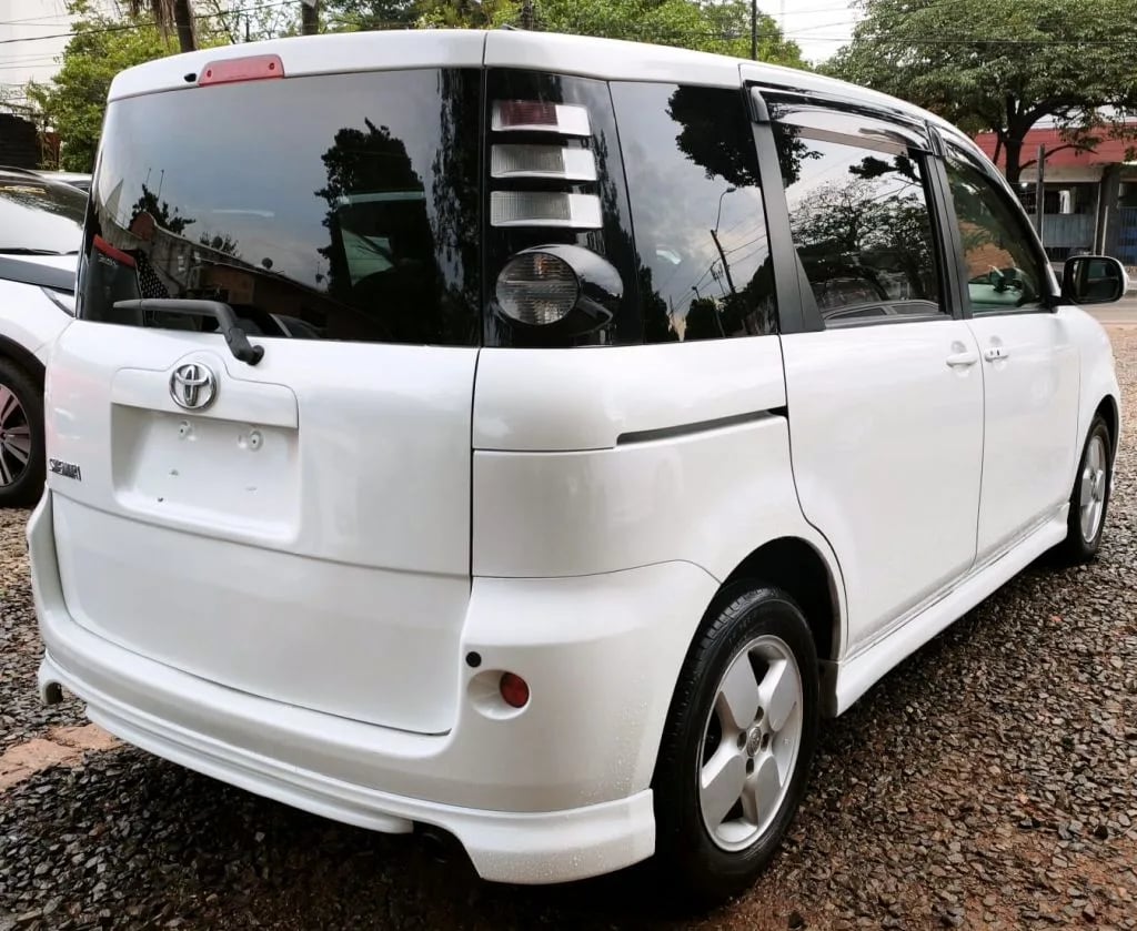 Toyota Sienta — foto 3