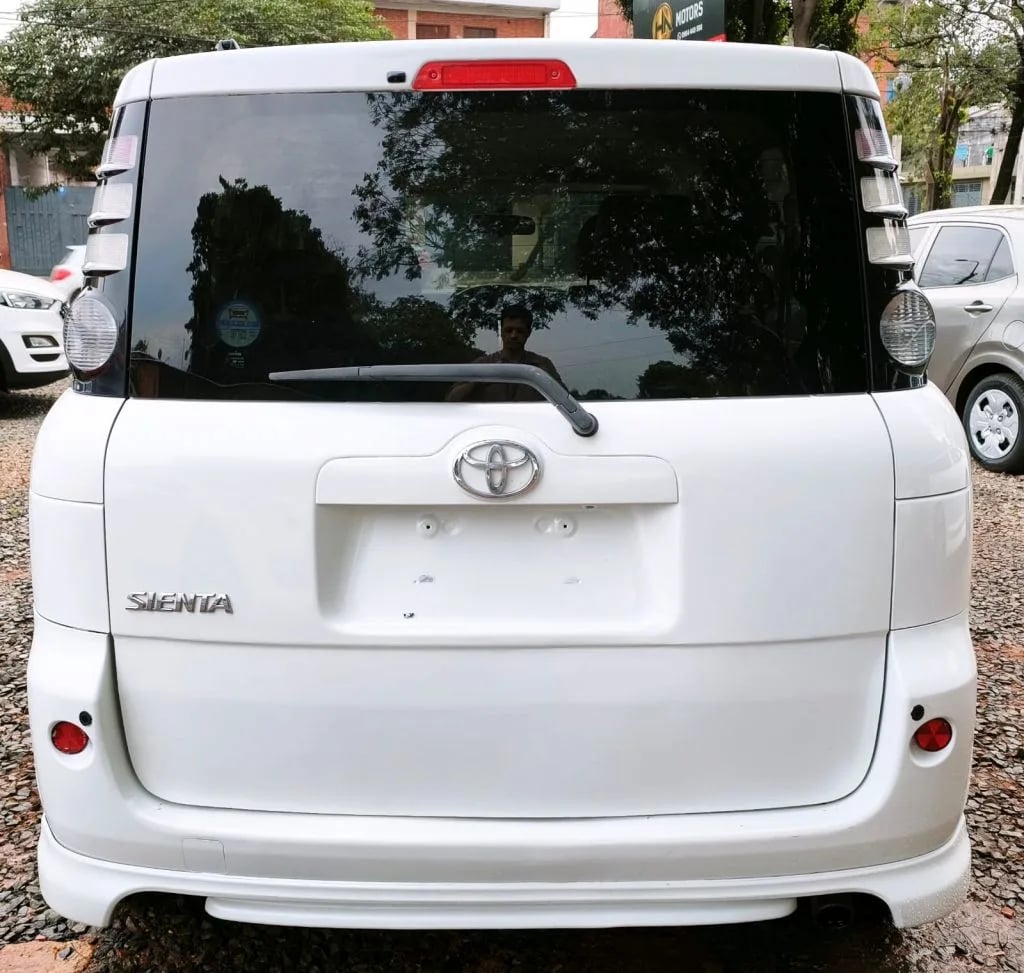 Toyota Sienta — foto 4