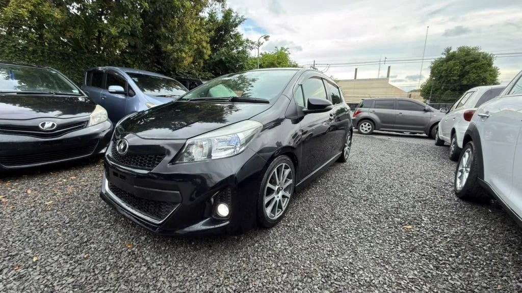 Toyota Vitz — foto 3