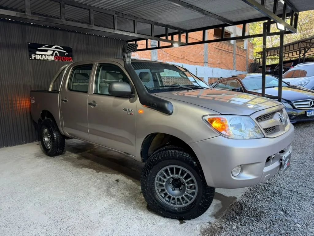 Toyota Hilux — foto 1